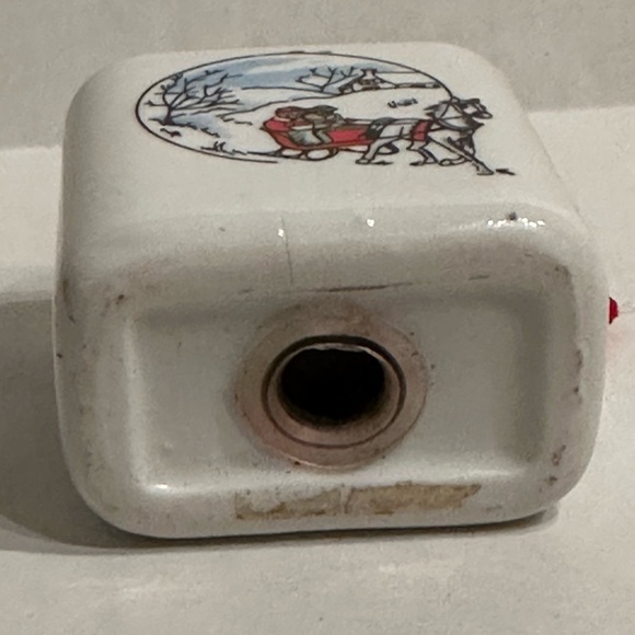 Vintage Ceramic Potpourri Sleigh Ride Double Sided Winter Scene with Stopper - Picture 5 of 5